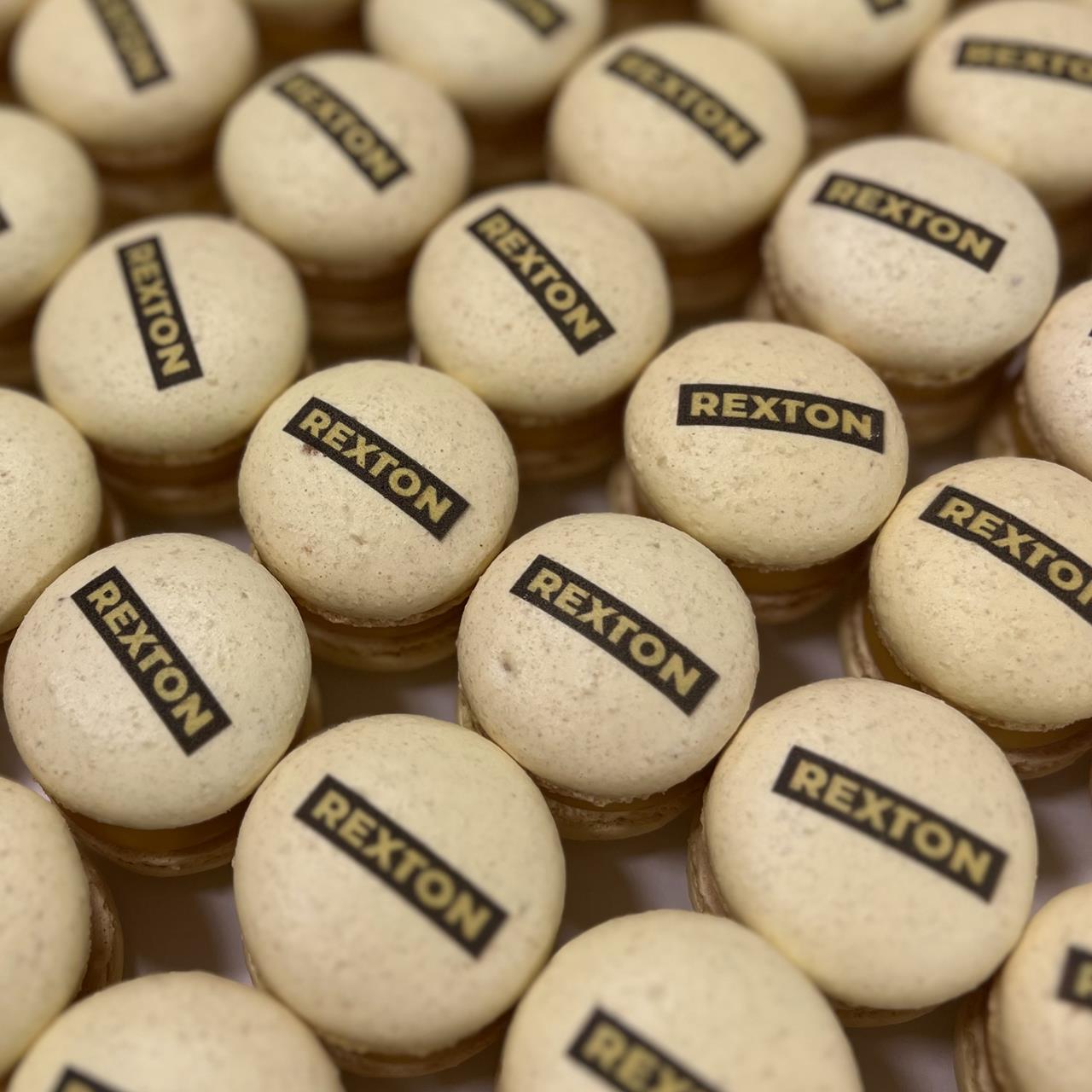 Lux Macarons 100 stk. med logo print på til din Fest