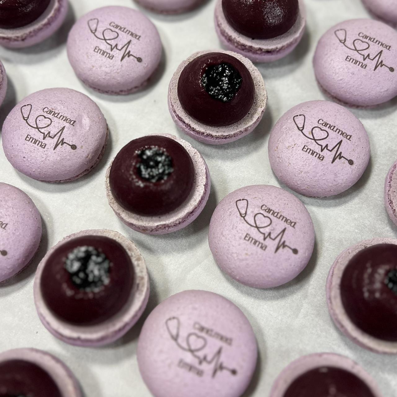 Lux Macarons 50 stk. med print til bryllup, barnedåb, konfirmation mm. - skrifttype 2