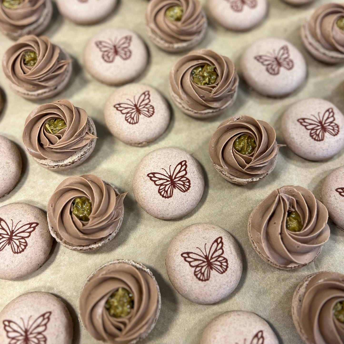 Lux Macarons 50 stk. med logo print på til dit event