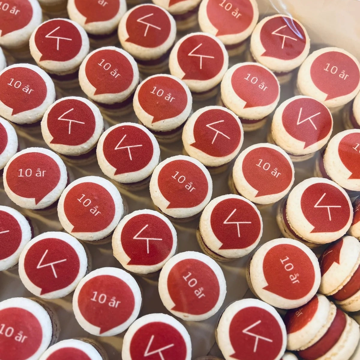 Lux Macarons 100 stk. med logo print på til din Fest