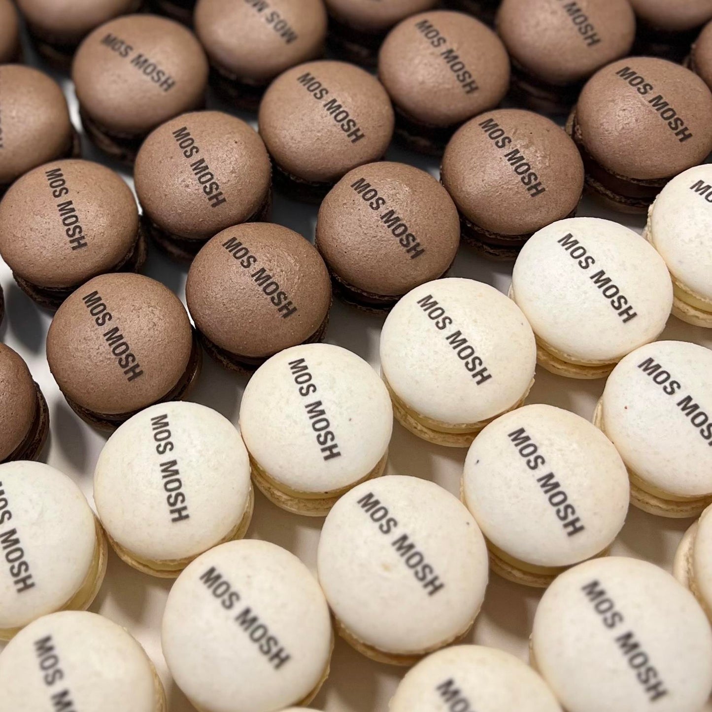 Lux Macarons 100 stk. med logo print på til din Fest