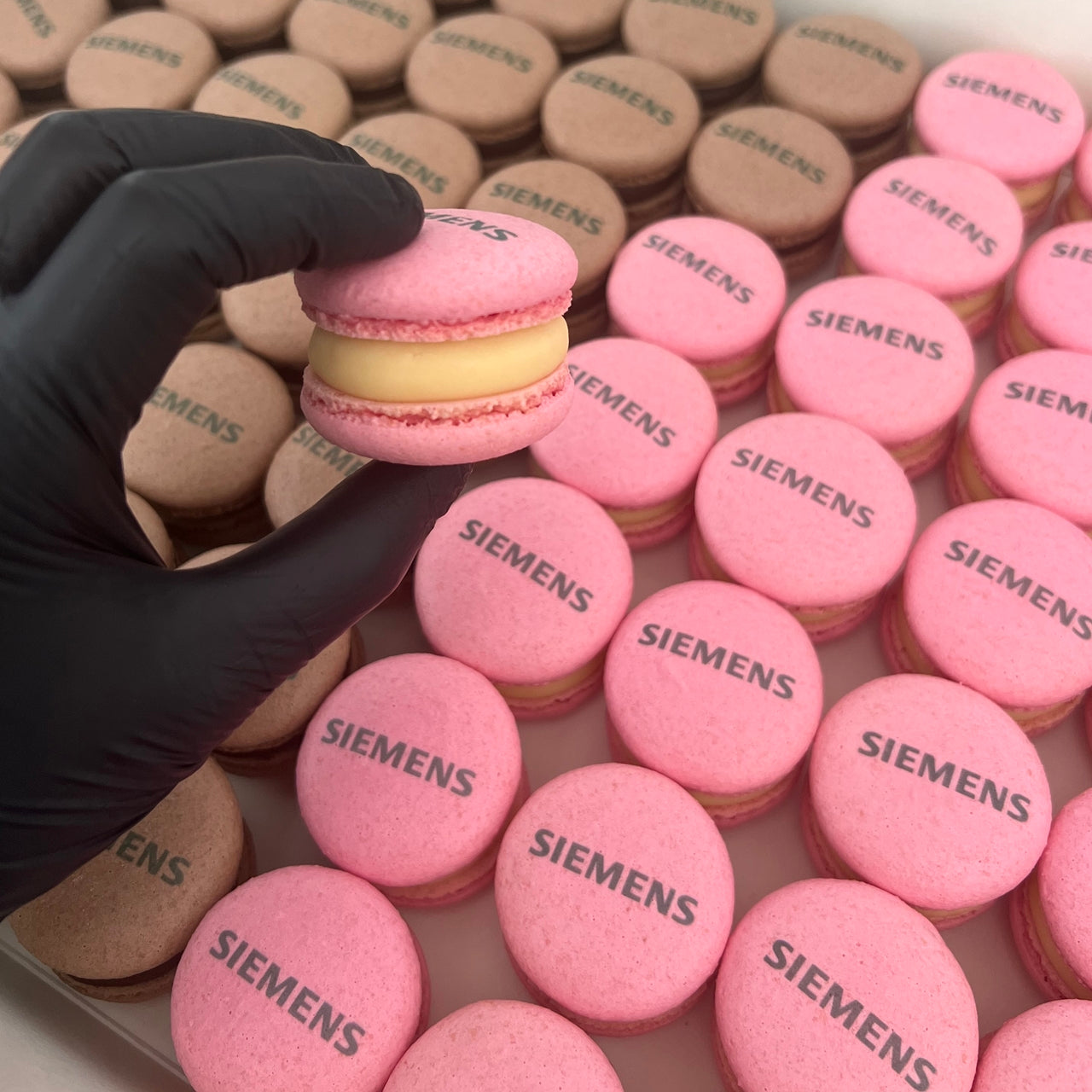 Lux Macarons 50 stk. med logo print på til dit event