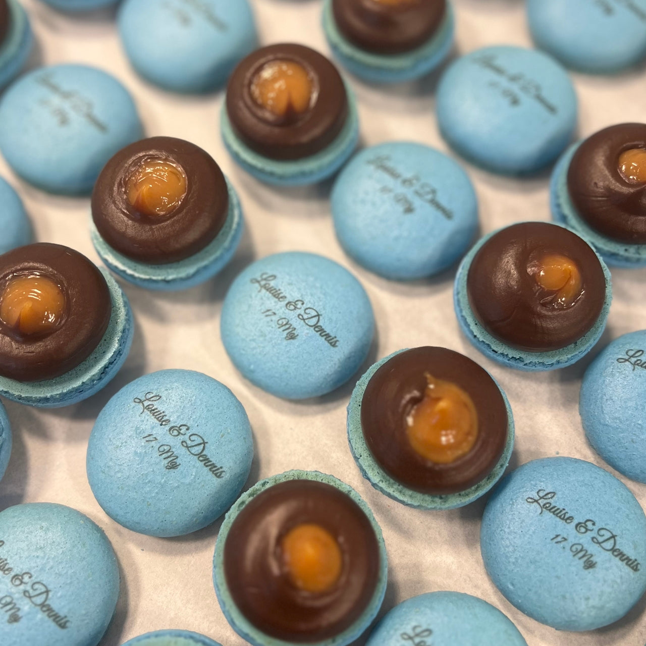 Lux Macarons 100 stk. med logo print på til din Fest