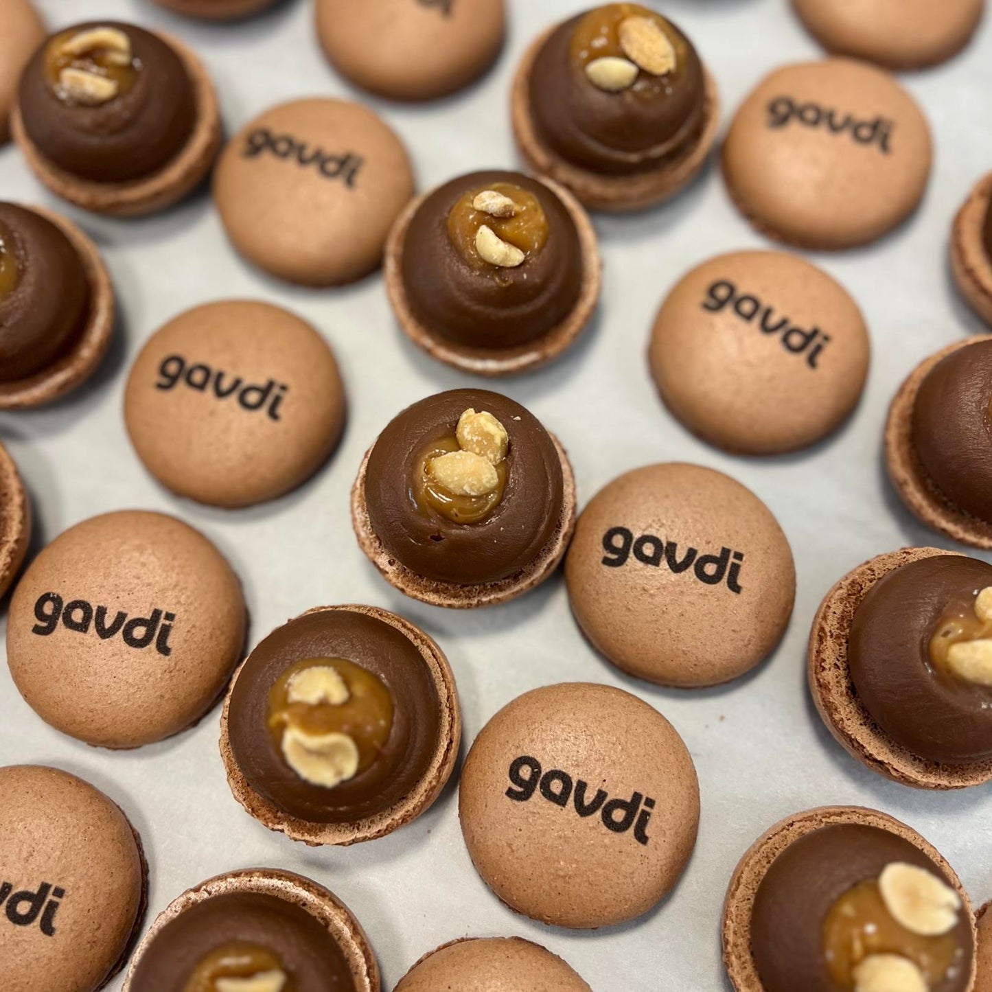 Lux Macarons 100 stk. med logo print på til din Fest