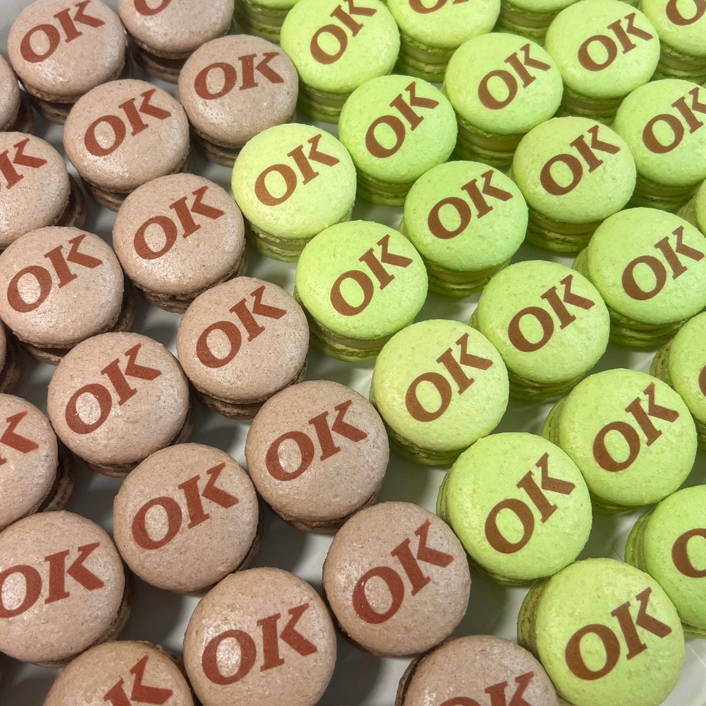 Lux Macarons 50 stk. med logo print på til dit event