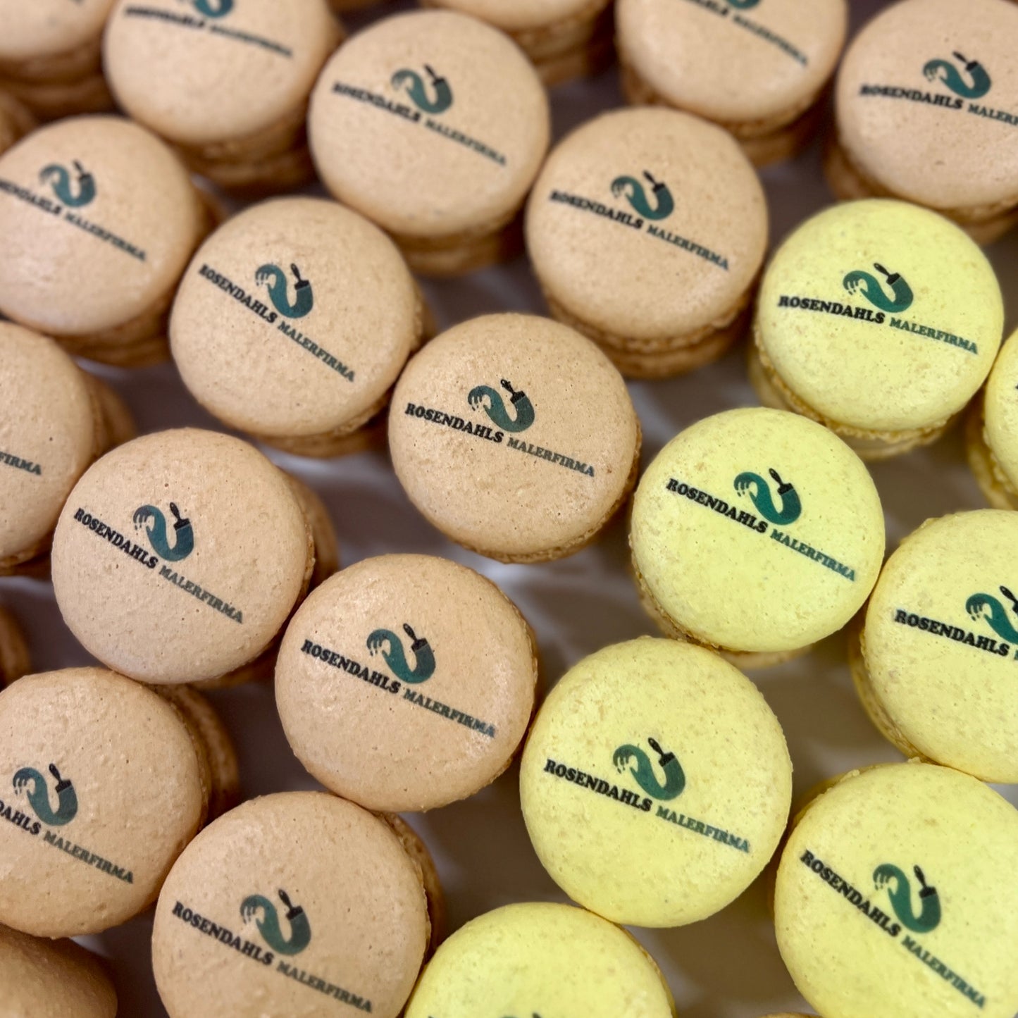 Lux Macarons 50 stk. med logo print på til dit event