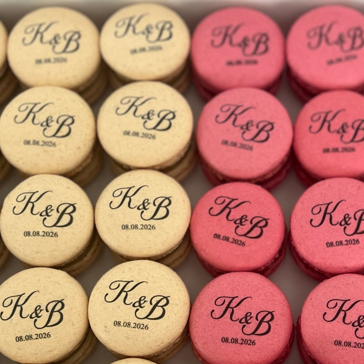 Lux Macarons 50 stk. med print til bryllup, barnedåb, konfirmation mm. - skrifttype 3
