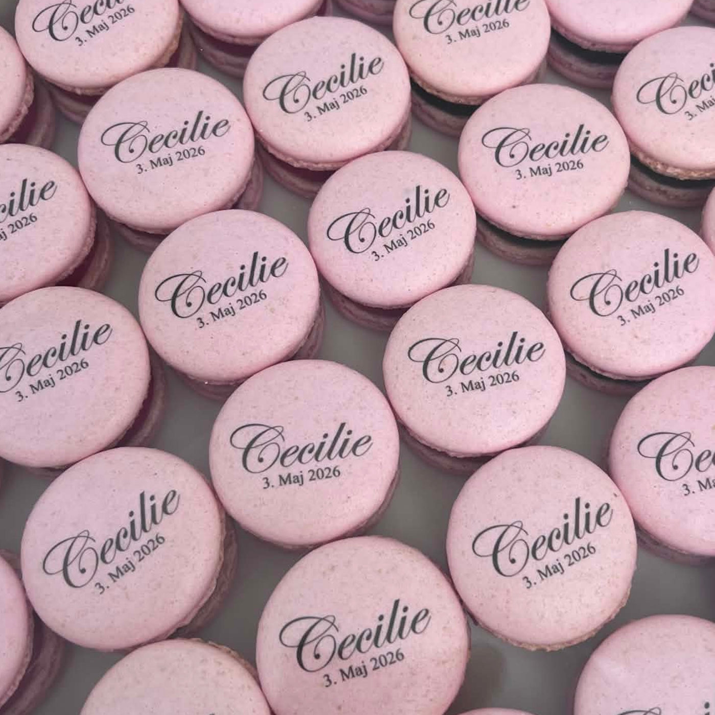 Lux Macarons 50 stk. med print til bryllup, barnedåb, konfirmation mm. - skrifttype 1