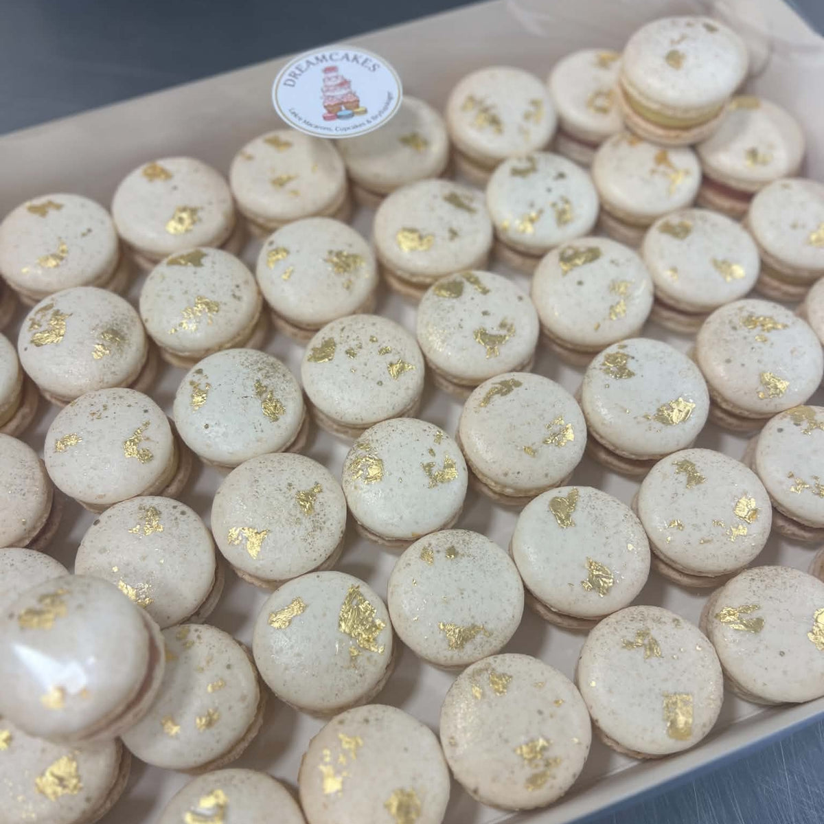 Lux Macarons 50 stk. med print til bryllup, barnedåb, konfirmation mm. - skrifttype 1